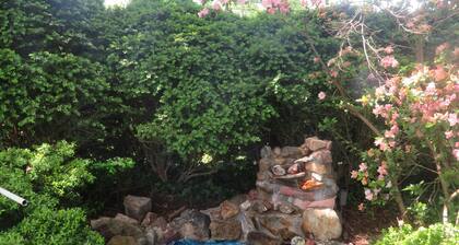 Rustic Quaint Cottage With Spectacular Views