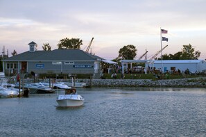 Marina - Lake Erie Shores and Islands Await !!!! (Sandusky)