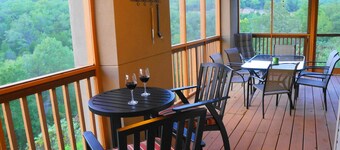 Awesome Lake Views from the Screened-in Deck! Right Next to Silver Dollar City!