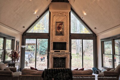 LUXURY Creekside Story Book Cottage 5 Secluded Acres of Lush FOREST & STREAMS