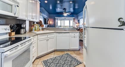 Pet Friendly, Oceanfront Downstairs Unit of Private Home, Pet Friendly