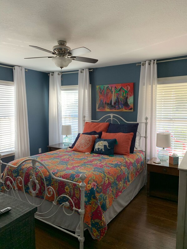 3 bedrooms, iron/ironing board, WiFi, bed sheets