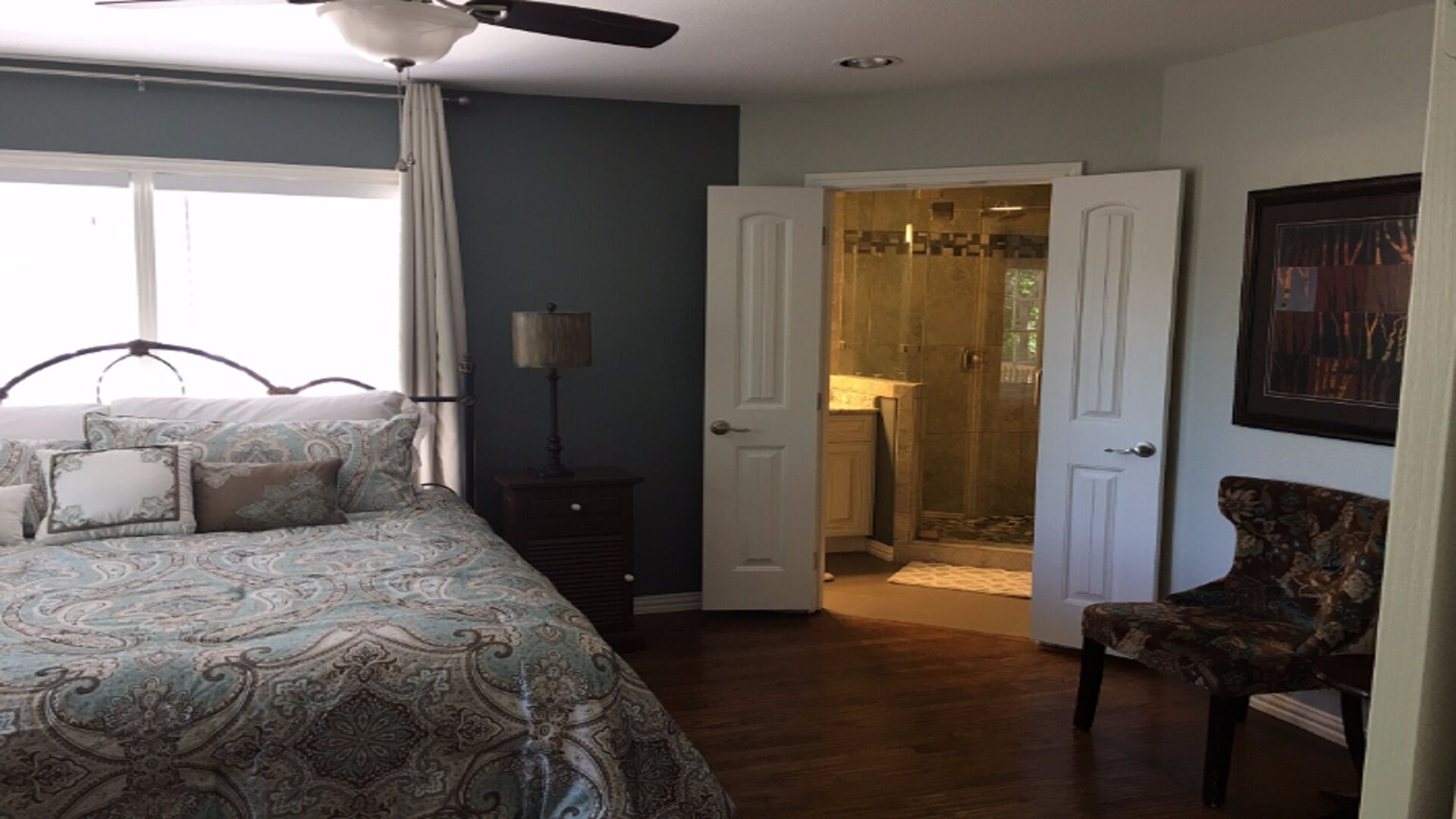 3 多间卧室、熨斗/熨衣板、WiFi、床单