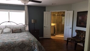 3 habitaciones, tabla de planchar con plancha, wifi y ropa de cama