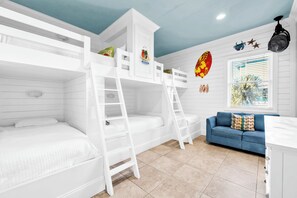 8 عدّة غرف نوم ومكواة/لوح كي وواي فاي مجانًا وملاءات أسرّة