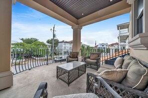 Terrace/patio - King Suites Galore! Large Private Pool, Large Kitchen! (Miramar Beach)