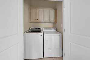 Interior - King Suites Galore! Large Private Pool, Large Kitchen! (Miramar Beach)