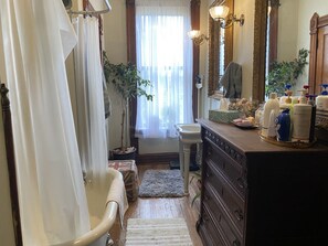 Hair dryer - Vineyard Mansion - Crown Room - 1 Queen Bed (St Joseph)