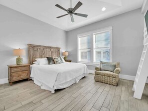9 bedrooms, iron/ironing board, free WiFi, bed sheets - Golf Cart! | Huge Pool | Paws Welcome! (Miramar Beach)