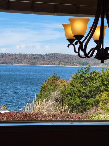 Syksy 145 dollaria / yö, loistava LAKEFRONT CONDO, 2 king-vuodetta / 10 min Bransoniin