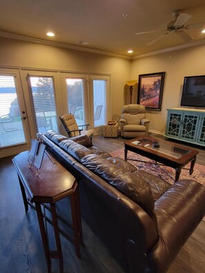 Smart TV - Summer Dates Open, Spectacular Lakefront Condo! 2 King Beds-2 New Baths, A View! (Hollister)