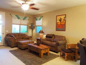 Smart TV, DVD player, books, stereo - Luxury Dove Mountain Home Overlooking Preserve. Gated Community. Golf, Hiking.  (Marana)