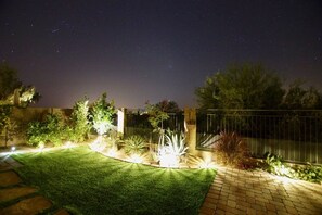 Property grounds - Luxury Dove Mountain Home Overlooking Preserve. Gated Community. Golf, Hiking.  (Marana)