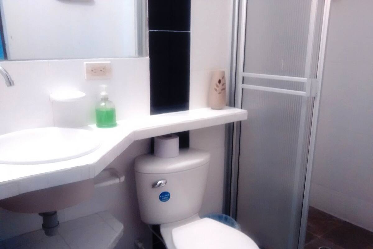 Douche, serviettes fournies