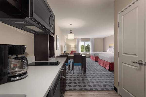 Studio, 2 Queen Beds | Private kitchen | Fridge, microwave, stovetop, dishwasher