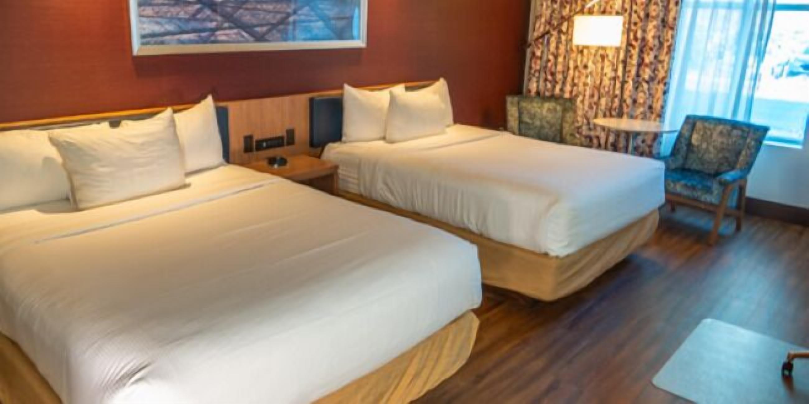 Premium bedding, in-room safe, desk, laptop workspace