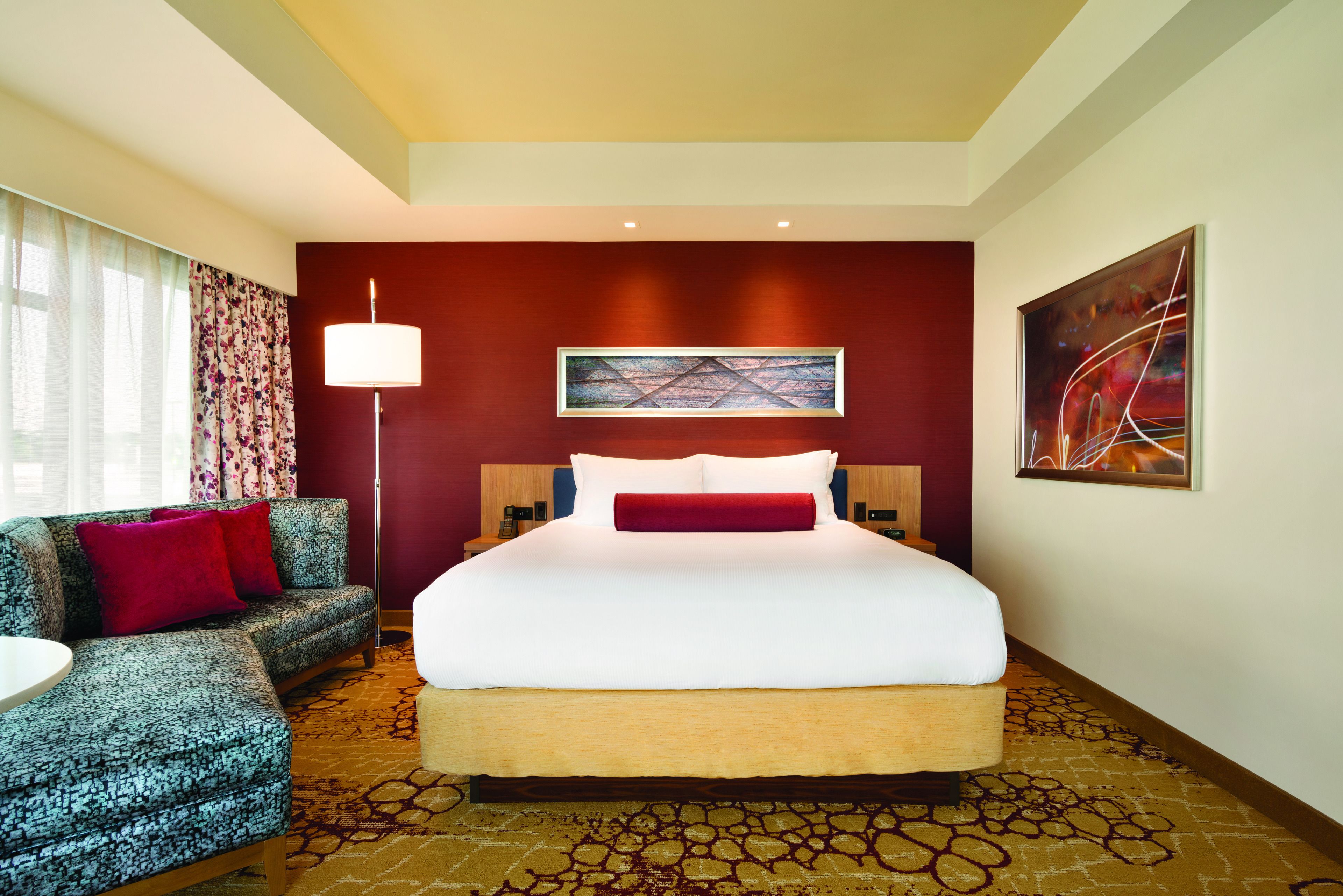 Premium bedding, in-room safe, desk, laptop workspace