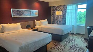 Premium bedding, in-room safe, desk, laptop workspace