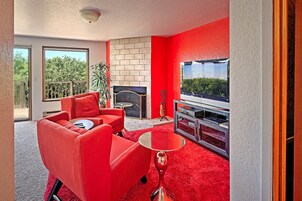 Family Condo, 1 Bedroom, Beach View, Beachfront | Living area | Flat-screen TV, fireplace