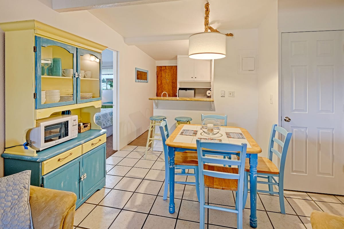 Classic Condo, 1 Bedroom, Fireplace, Oceanfront | 1 bedroom, individually decorated, free WiFi, bed sheets