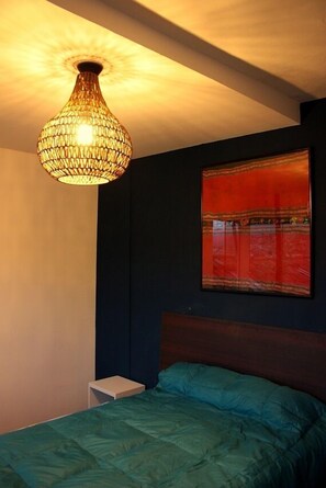 غرفة مزدوجة (with Shared Bathroom) | خزنة داخل الغرفة ومكتب وواي فاي مجانًا