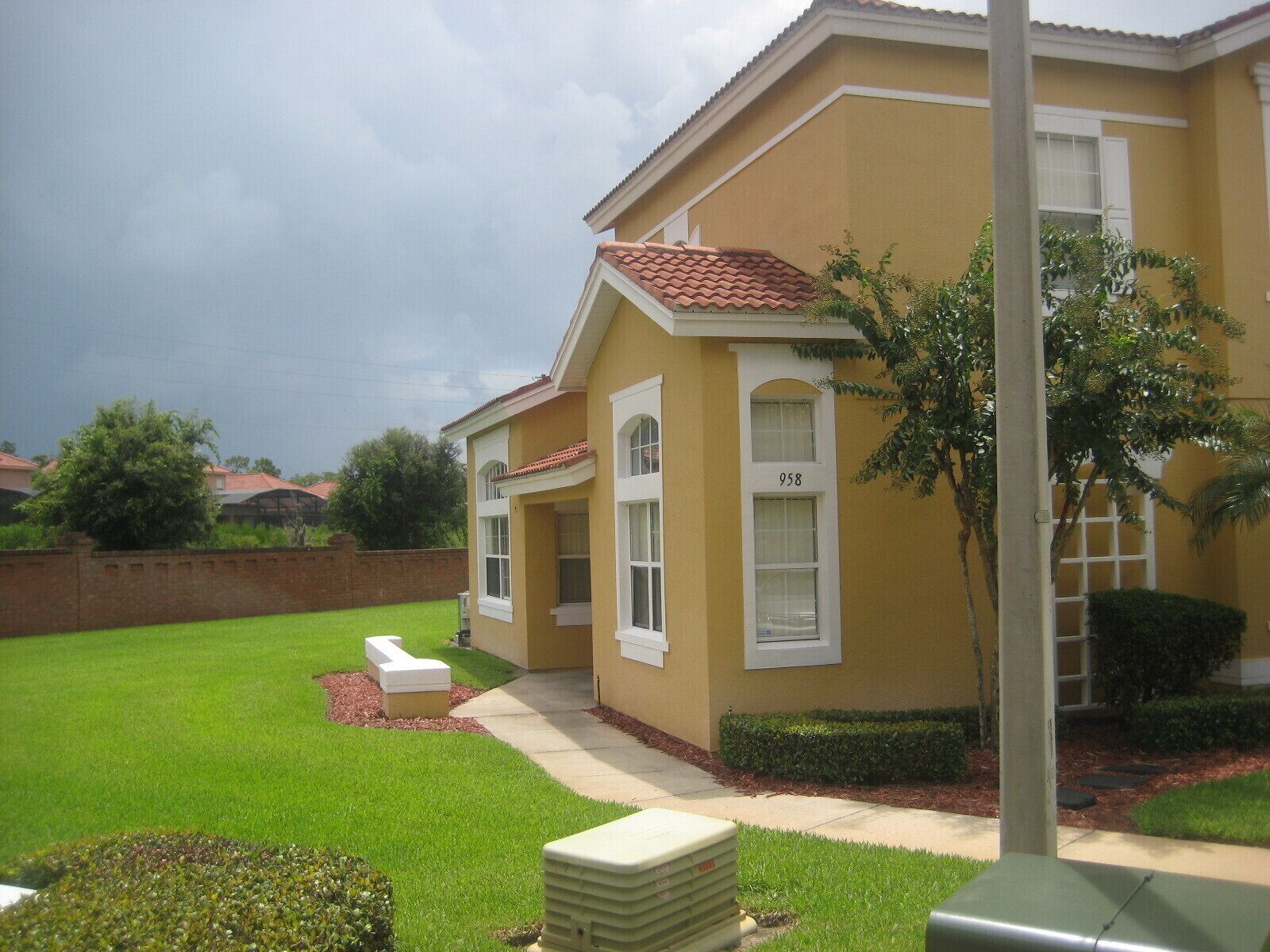 4 bedrm Townhome Near Disney, 2 Master Suites in a Secure Gated Resort Free Wifi