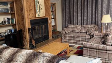 Smart TV, fireplace, DVD player, books