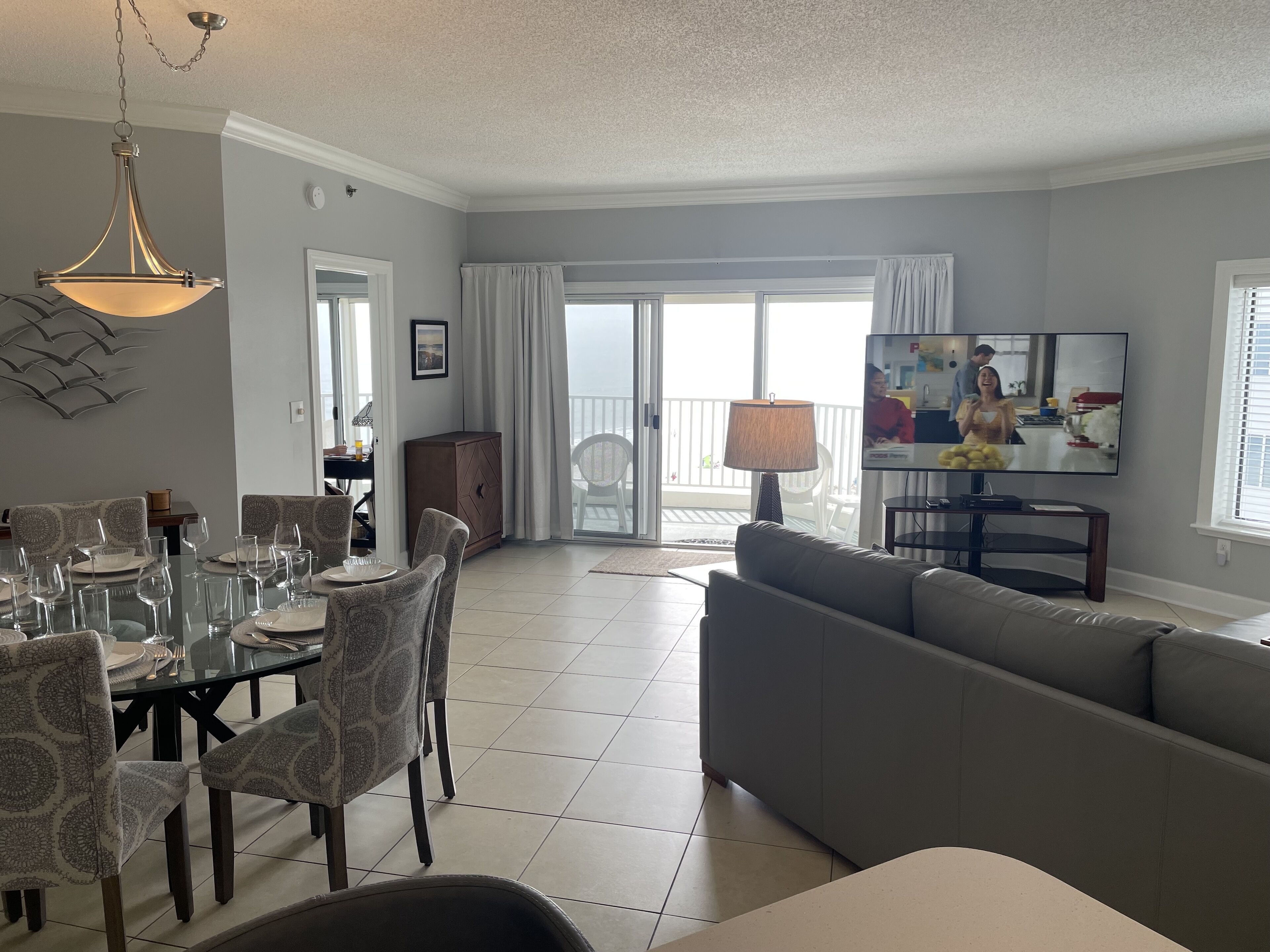 Smart TV, video library, stereo