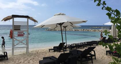 Montego Studio at Seawind on the Bay con acceso a la playa - Freeport, Montego Bay