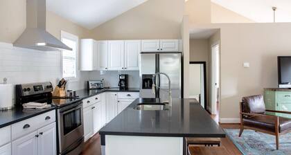 Downtown Carriage House | 1 BR close to Downtown