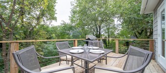 Downtown Carriage House | 1 BR Loft close to the historic downtown mall