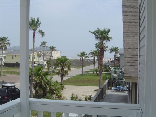 South Padre Townhouse with Private Pool & Half Block walk to the Beach