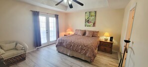 3 bedrooms, in-room safe, iron/ironing board, free WiFi - South Padre Townhouse with Private Pool & Half Block walk to the Beach (South Padre Island)