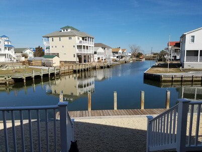 Charming canal front home, quiet neighborhood, one mile from ocean, Prof. Clean.