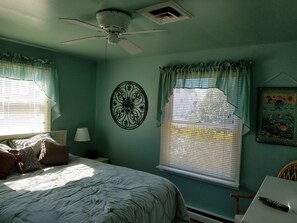 3 bedrooms, iron/ironing board, free WiFi - Charming canal front home, quiet neighborhood, one mile from ocean, Prof. Clean. (Selbyville)
