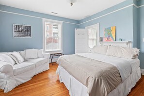 4 bedrooms, iron/ironing board, WiFi, bed sheets