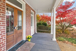 Exterior detail - Pryor-Haynes House Downtown Historic Stately Home (Charlottesville)
