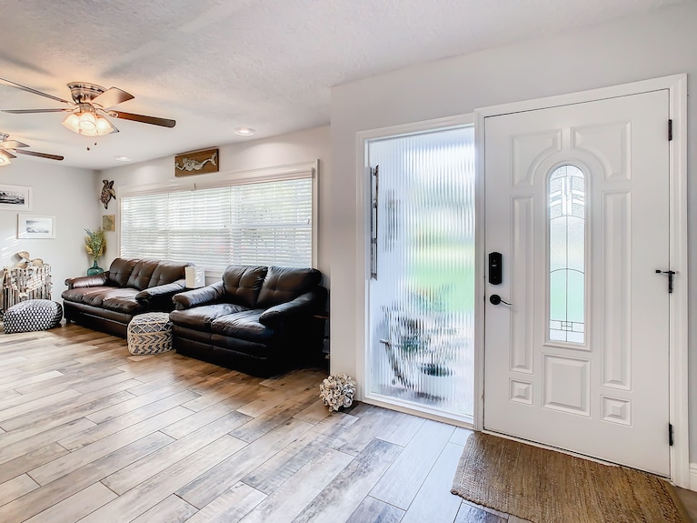Waterfront Oasis W/ Heated Pool & Tiki Bar-kayaks-close To Springs-we Have Some Open Weekends In June 2026!!! - Crystal River, FL