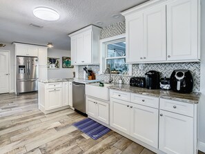 Fridge, microwave, oven, stovetop - Waterfront Oasis w/ Heated Pool & Tiki Bar-kayaks-close to springs-we have some open weekends in June 2026!!! (Crystal River)