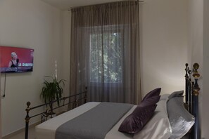 1 chambre, fer et planche à repasser, Wi-Fi gratuit, draps fournis