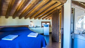 4 chambres, fer et planche à repasser, Wi-Fi gratuit, draps fournis