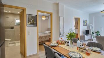 2 chambres, bureau, fer et planche Ă repasser, lit parapluie