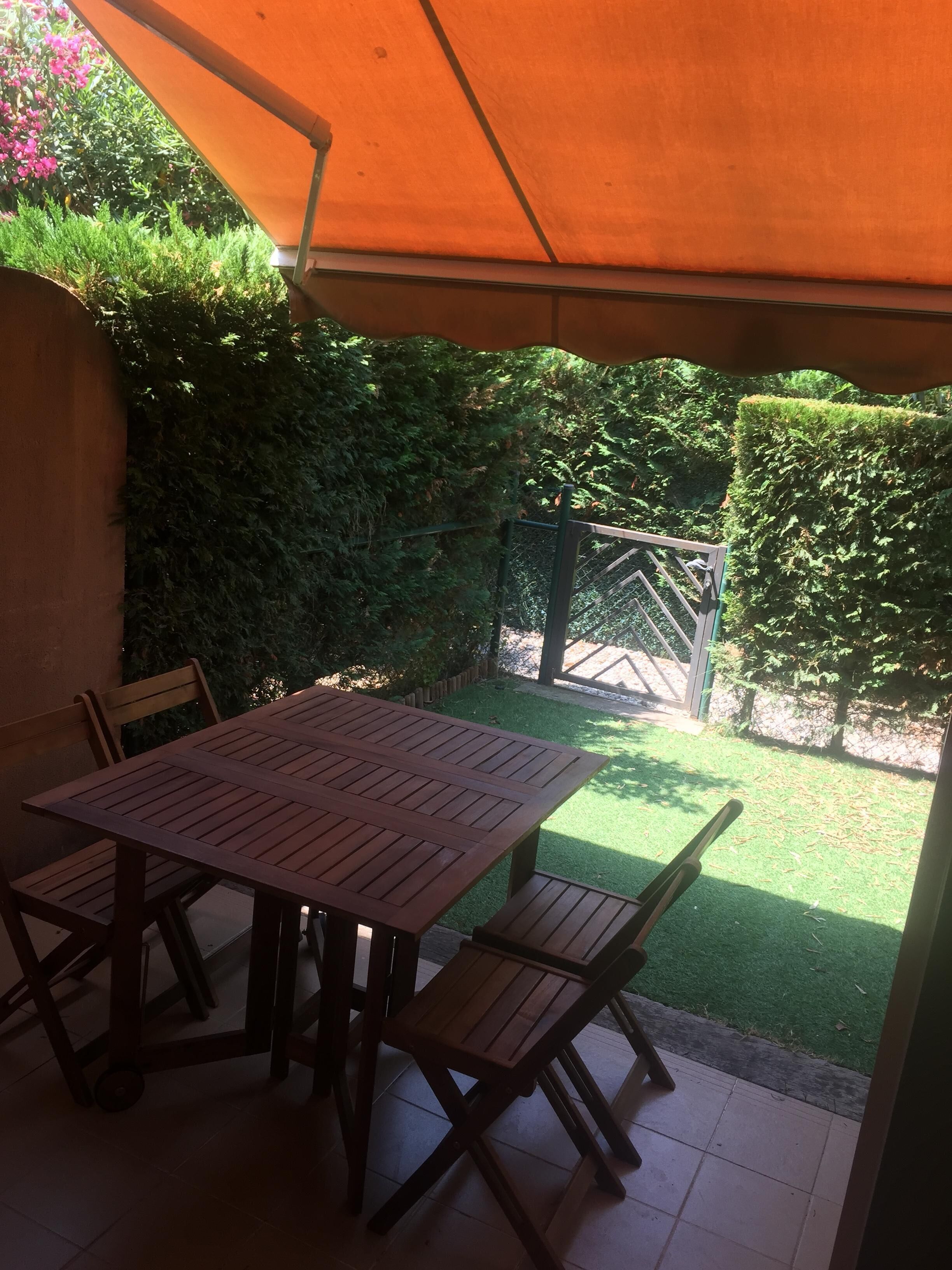 屋外ダイニングエリア