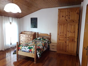 3 Schlafzimmer, Schreibtisch, Bügeleisen/Bügelbrett, kostenloses WLAN