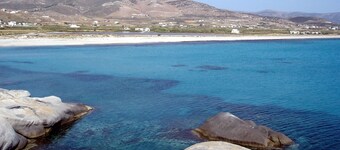 PALMOS spacious, SELF CATERING apartment near 3 natural beaches of Naxos