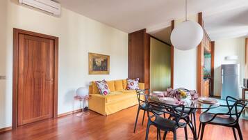 Smart TV, DVD player, books
