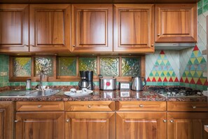 Fridge, microwave, oven, stovetop - CLOSE TO SAN MARCO SQUARE, WI-FI, A/C, LAST FLOOR (Firenze)