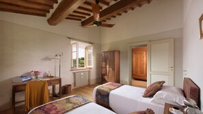 6 bedrooms, iron/ironing board, free WiFi, bed sheets