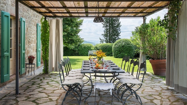 Outdoor dining