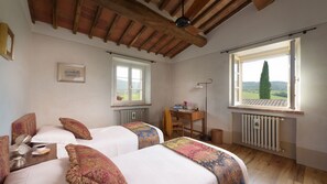 6 bedrooms, iron/ironing board, free WiFi, bed sheets